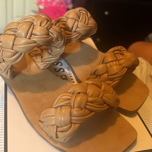Guess Medium Natural Sandals